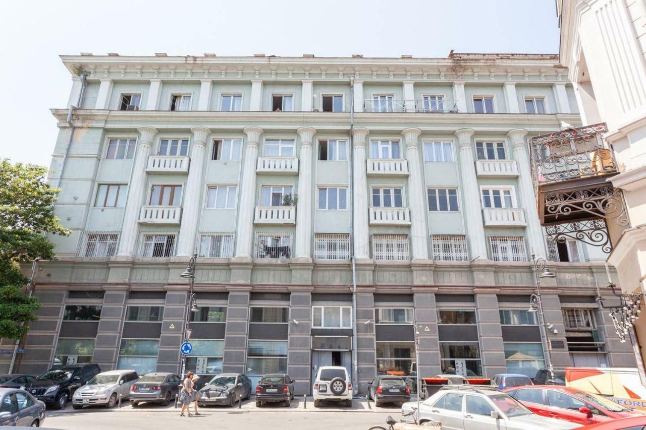 Wehost Apartment On A Colorful Street Tbilisi Exterior foto